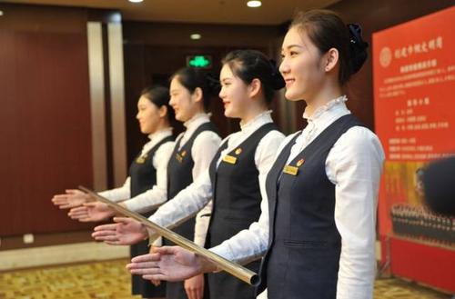 微笑点亮盛会 巾帼尽展风华——记北京国际会议中心接待服务组的姑娘们